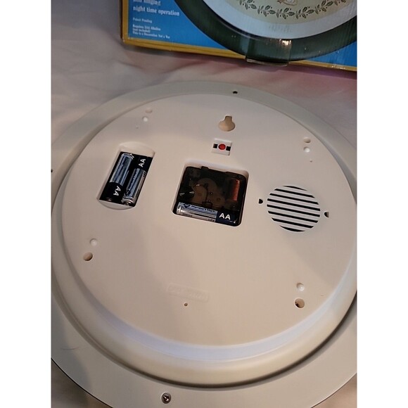 12 Days of Christmas Musical Wall Clock Kurt Adler Santas Action World 1999 Test - Picture 10 of 13